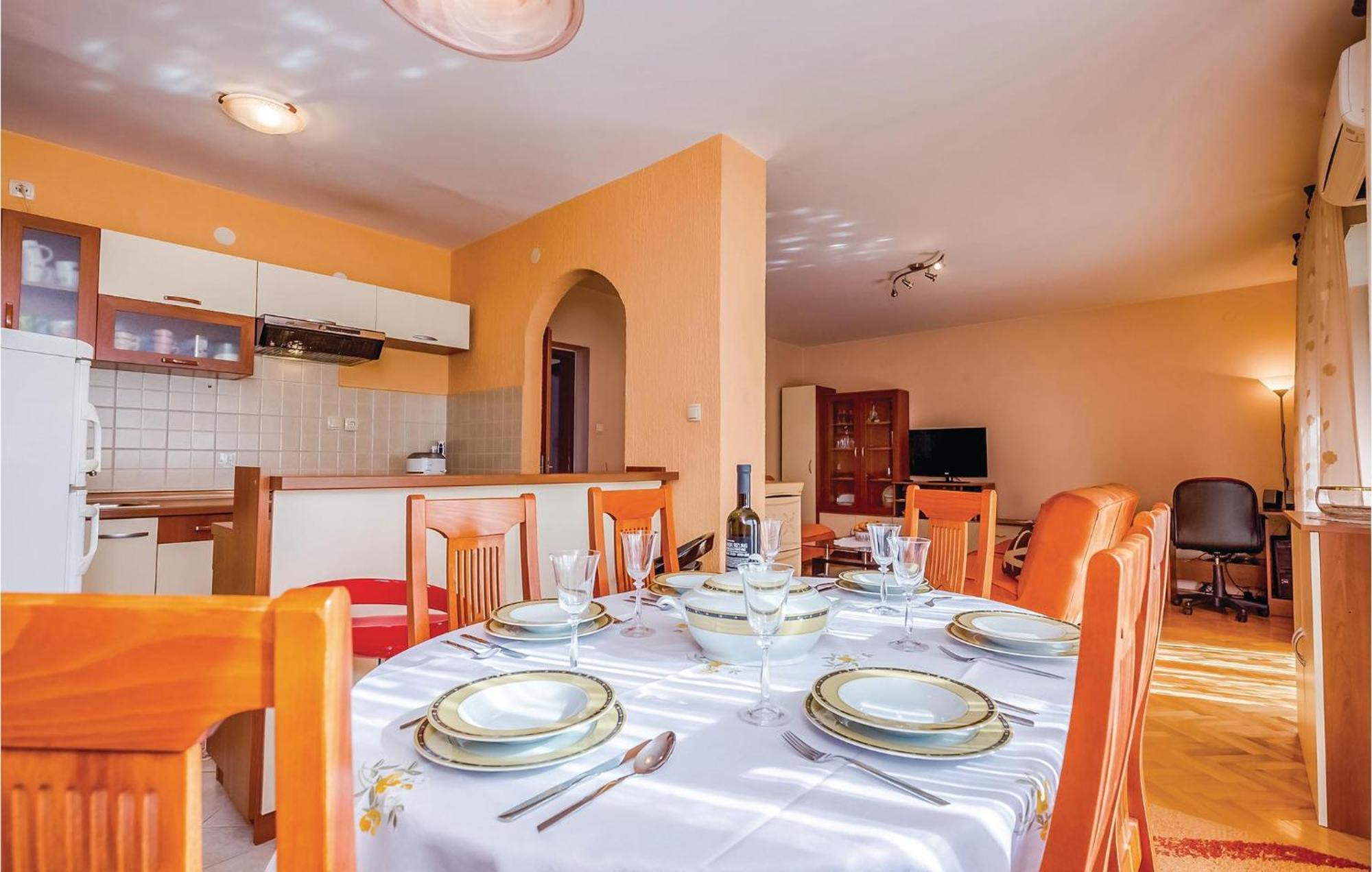 Beautiful Apartment In Novi Vinodolski Eksteriør bilde
